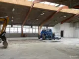 Præsentabelt højloftet lager/produktionslejemål på i alt 517 m2 - 2