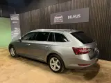 Skoda Superb 2,0 TDi 150 Style DSG - 4