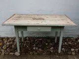 Antikt bord med patina 