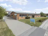 Lejemålene er beliggende i denne flerbrugerejendom som er velegnet til både lager og kontor. - 2