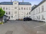 Parkeringsplads nr. 1 til leje på Vesterbro på Gasværksvej 15. - 2