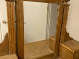 Antik toiletmøbel i mose eg