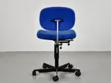Fritz hansen kontorstol med blå polster og sort stel - 3