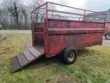 - - - Ca. 4 x 2 meter i kassen. - 2