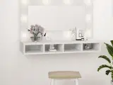 Spejlskab med LED-lys 90x31,5x62 cm hvid