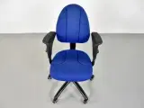 Savo kontorstol i blå med sorte armlæn - 5