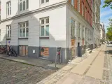 Flot erhvervslejemål ved Søerne – ideelt til kontor, showroom eller lager - 2