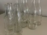 Retro mælkeflasker og henkognings glas.