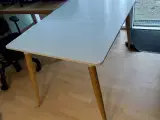 Spisebord. 80 X 75 x 120 cm.