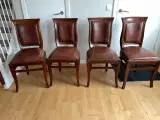 4 stole med skin på sæde og ryg 