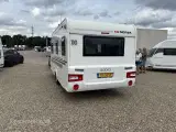 2010 - Adria Adora 472 LU   Velholdt enkeltsengsvogn totalvægt 1300 - 3