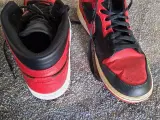 Jordan 1 Red Banned Nike Sko