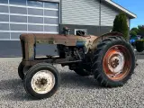 Fordson Major Motoren mangler, men mange god dele. - 2
