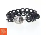 Sort armbånd med metalperle (str. Ø 6 cm) - 2