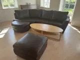 Flot sofa i mørkebrunt læder