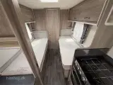2023 - Sprite Mondial 490 SE   Næsten helt ny rejsevogn med enkelsenge fra Hinshøj Caravan A/S - 2