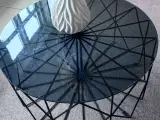 Sofabord med glasoverflade