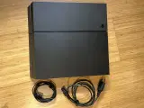 PS4 slim med en trådløs og en kablet controller - 3