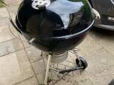 Weber kuglegrill med overtræk
