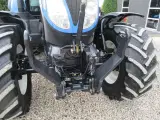 New Holland T7.210 Sidewinder med frontlift på, affjedret foraksel, affjedret kabine og traktoren er klar til at køre med GPS-anlæg på og dette kan også medkøbes for en lille merpris - 4