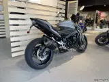 Suzuki GSXS 1000 - 3