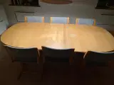 GRATIS Spisebord m stole