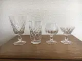 Glas med slibning