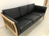 3 Pers.Sofa i sort anilin læder m/tremmegavl i Eg - 3