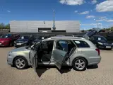 Toyota Avensis 2,4 Executive aut. - 5