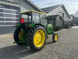 John Deere 2040 Traktoren er professionelt sat i stand og malet hos maler. Nye bagdæk monteret på den. - 3