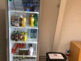 Køleskab med glaslåge