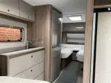2023 - Fendt Tendenza 550 SG   Fendt Tendenza 550 SG med enkelsenge og sengeudvidelse fra Hinshøj Caravan. - 4