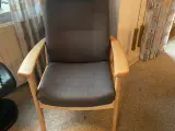 Lænestol i træ