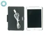 Ipad med cover og oplader fra Apple