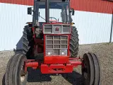 IH 1055  Traktor Comfort hus - 3
