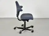 Häg capisco 8126 kontorstol med blåt polster og sort stel - 4