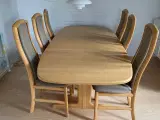 Spisebord med 6 stole mrk. Skovby