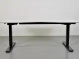 Hæve-/sænkebord med hvid plade, med mavebue og penneskuffe - 3