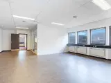 Kontor/showroom velegnet til undervisningsformål, handel mm - 3
