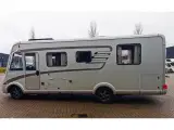 2013 - Hymer B 698   ANVISNINGSBIL! FLOT helintegreret Hymer med Queensbed - 4500kg - Solceller, Hydrauliske støtteben, Inverter - 5