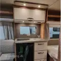 2025 - Weinsberg CaraOne 450 FU   ATTRAKTIV CAMPINGVOGN MED FRANSK SENG OG RUNDSIDDEGRUPPE - 5