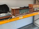 Radio og pladespiller og plader ￼