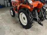Kubota B-1-15 mini traktor - 4