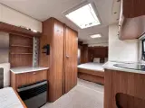 2014 - Adria Adora 563 PU   Fritstående queen seng - 4