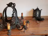 Smedejerns lamper.