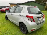 Toyota Yaris 1,0 VVT-i T2 - 4