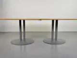 Mødebord med bordplade i bøg og grå søjleben - 2