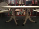 hvid malet spisebord med tillægsplade