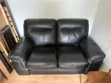 Lædersofa og spisebord til salg