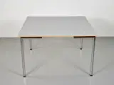 Randers radius kantinebord med grå plade og krom stel - 3